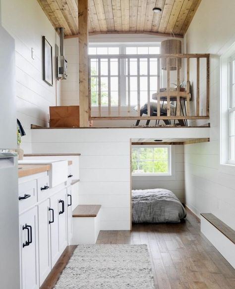 Tiny House Skeen Tiny Shed House Ideas Interiors, Tiny House Cabin Interior, Tiny Shed House Ideas, Scandinavian Tiny House, Tiny Farmhouse, Shed Tiny House, Loft House Design, Tiny House Bedroom, Tiny House Storage