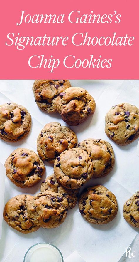 Joanna Gaines’s Signature Chocolate Chip Cookie Recipe #easycookingrecipesdessert Joanna Gaines Chocolate Chip Cookies, Joanna Gaines Recipes, Baking Easy, Magnolia Bakery, Recipe Baking, Food Baking, Magnolia Table, Cooking Easy, Chocolate Chip Cookie Recipe