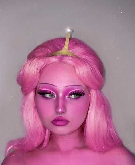 Disneyland Halloween Outfits Women, Princess Bubblegum Makeup, Princess Bubblegum Costume, Princess Bubblegum Costumes, Princess Bubblegum Cosplay, Blonde Hair Halloween Costumes Ideas, Blonde Hair Halloween Costumes, Pink Cosplay, Hair Halloween