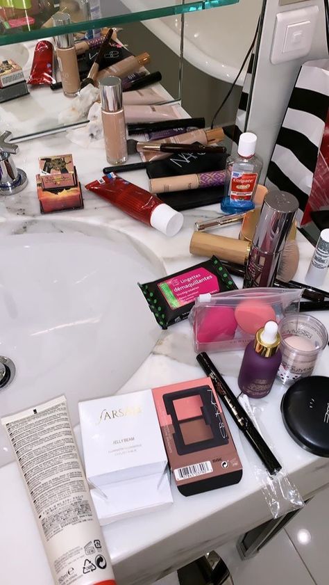 Ryan Trevarrow, Punk 57, Penelope Douglas, Bath And Body Works Perfume, Make Up Time, Makeup Goals, Instagram And Snapchat, Beauty Skin Care Routine, Instagrammer