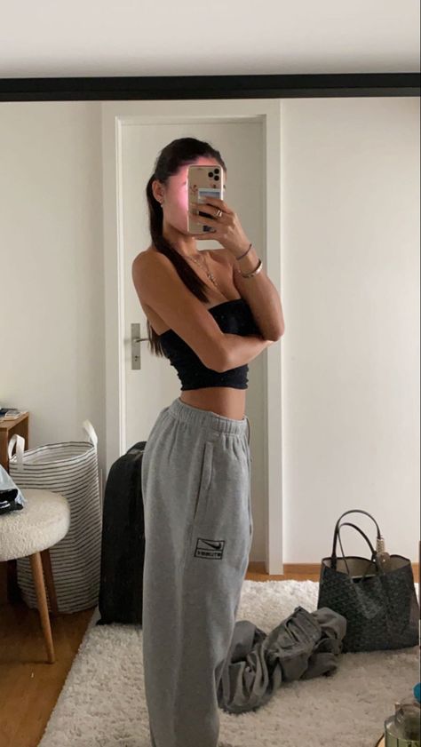 Jogging Bottoms Outfit, Stussy Sweatpants, Jogger Fits, Stussy Joggers, Workout Inspo, Summer Goals, Jogging Bottoms, Summer Outfit Inspiration, Fit Inspo