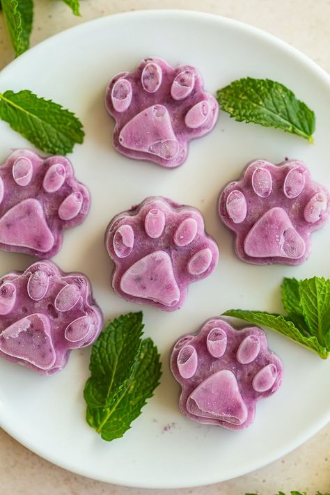 3 Ingredient Minty Dog Treats - Food with Feeling Cucumber Dog Treats, Mint Dog Treats, Dog Breath Treats, Yogurt Dog Treats, Frozen Dog Treats Recipes, Blueberry Mint, Mint Yogurt, Cucumber Yogurt, Frozen Dog Treats