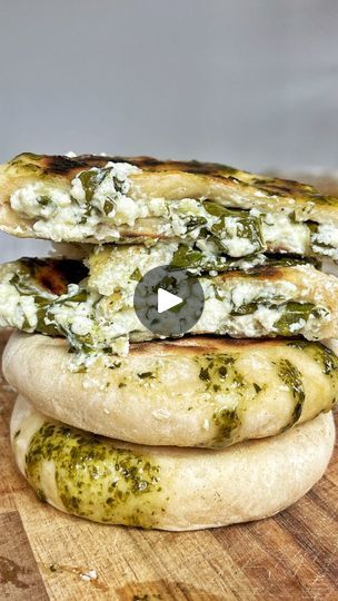 Yoghurt Flatbread, Greek Feast, Babe Rainbow, Dorm Food, Spring Recipe, Mint Sauce, Easy Bread Recipes, Spinach And Cheese, Spinach And Feta