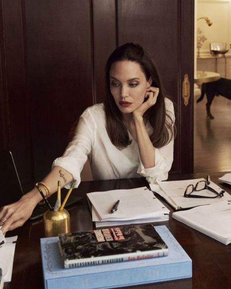 Marketing Major Aesthetic, Gym Attire Women, Marketing Major, Major Aesthetic, Angelina Jolie Style, Academic Aesthetic, Business Major, Women Lawyer, Female Detective