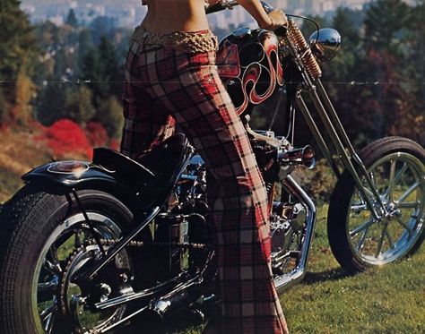 Vintage Pin Ups, Biker Aesthetic, Biker Lifestyle, Old Motorcycles, Lady Riders, Biker Chic, Vintage Biker, Biker Chick, Motorcycle Women