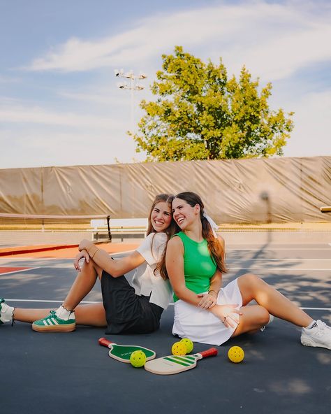 photography court bow hairstyles pickleball aesthetic sisters pose bff besties sister vibes summer tennis skirts ideas inspo fashion fit outfit idea insta racket paddles cute Tennis Court Photoshoot, Tennis Doubles, Tennis Photos, Sister Poses, Bow Hairstyle, Tennis Skirts, Fashion Fits, Pickleball, Tennis Court