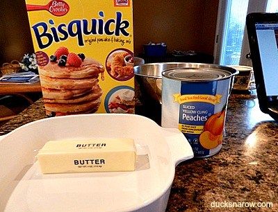 Cobbler With Bisquick, Peach Cobbler With Bisquick, Easy Peach Cobbler, Easy Peach Cobbler Recipe, Cobbler Easy, Peach Cobbler Easy, Bisquick Recipes, Peach Desserts, Peach Cobbler Recipe