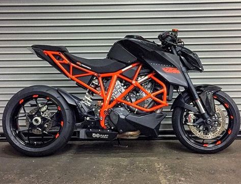 Ktm Super Duke, Moto Scrambler, Super Duke, Duke Bike, Ktm Motorcycles, Custom Street Bikes, Ktm 690, Bike Pic, Motorcycle Wheels