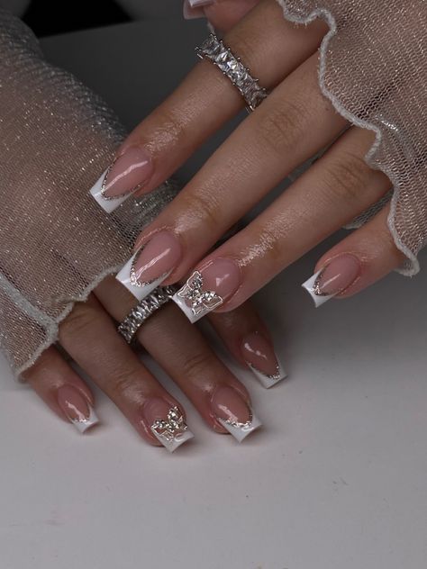 French Tip Nails With Design Diamonds, Nail Designs For Short Nails With Gems, Cute Short Nails With Diamonds, Small Nails With Diamonds, White Graduation Nails Square, Square French Tip Nails With Gems, Nail Inspiration With Gems, Short Acrylic Nails Graduation, Gold Quince Nails Short