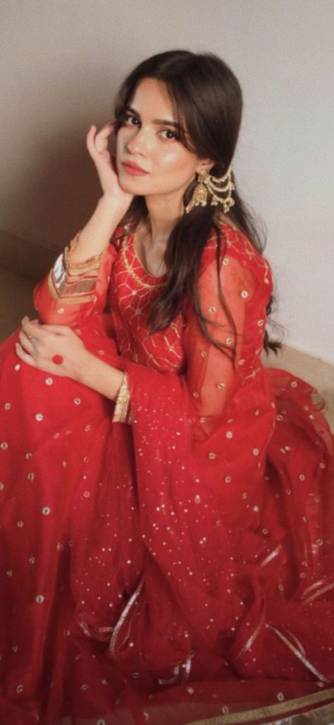 Gajra Photo Pose, Traditional Outfit Story Ideas, Anarkali Aesthetic, Desi Asthetic Poses, Jily Fanart, Punjabi Dress Design, Makeup Looks Everyday, Baby Jungkook, Trending Summer Nails