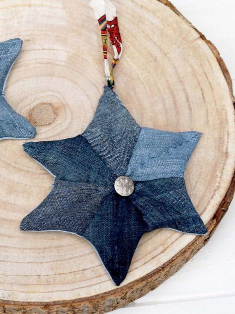 Denim Patchwork Quilt, Quilted Stars, Gardening Tricks, Hexagon Patchwork, Christmas Patchwork, Denim Crafts Diy, Blue Jeans Crafts, Denim And Diamonds, Quilted Christmas Ornaments