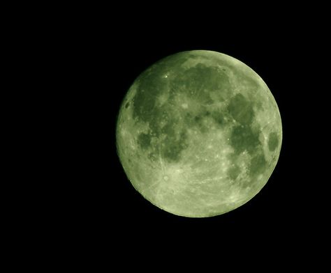 Green Moon Green Astrology Aesthetic, Space Aesthetic Green, Moon Green Aesthetic, Green Moon Wallpaper, Green Moon Aesthetic, Green Space Aesthetic, Moon Close Up, Green Aesthetic Icon, Vibe Green