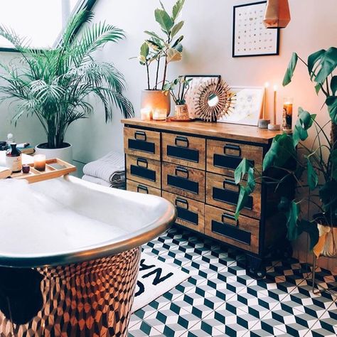 #InteriorDesign #Bathroom #plants #Zoella #ZoeSugg Bohemian Bathroom Ideas, Tropical Bathroom Decor, Boho Bathroom Ideas, Tropical Bathroom, Bohemian Bathroom, Zoe Sugg, Bad Inspiration, Bathroom Plants, Boho Bathroom