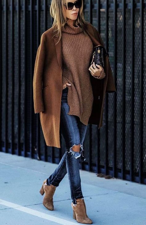 Pinterest Is Obsessed With This Chic Winter Outfit Formula via @WhoWhatWearUK Fall Fashion Coats, Easy Winter Outfit, Foto Tips, Traje Casual, Brown Outfit, Looks Street Style, Ținută Casual, Looks Chic, Inspired Outfits