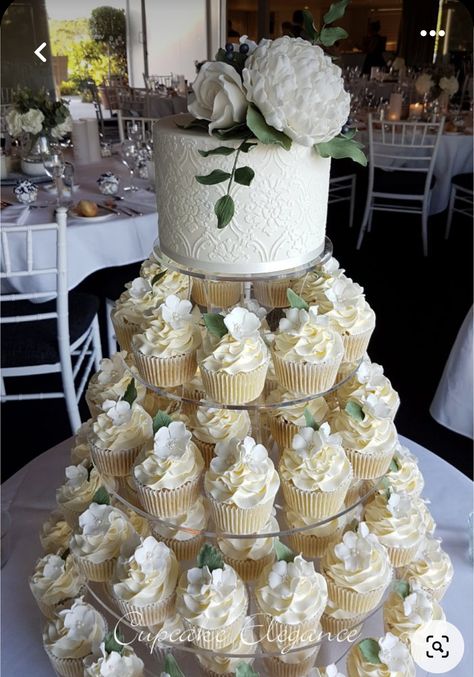 Wedding Cake With Cupcakes, Cake With Cupcakes, Cupcake Tower Wedding, Cube Cake, Big Wedding Cakes, Torte Cupcake, Cupcake Display, Cupcake Tower, Wedding Cakes With Cupcakes