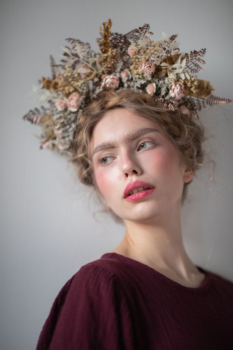 Woman Wearing Crown, Big Flower Crown, Versailles Ball, Hairstyles For The Summer, Twig Crown, Flower On Head, Ghost Embroidery, Mushroom Girl, Queen Cosplay