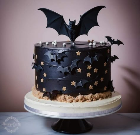 Goth Chocolate, Creepy Desserts, Glam Birthday Cake, Gothic Birthday Cakes, Scary Halloween Cakes, Gothic Wedding Cake, Bat Cake, Scary Cakes, Gothic Cake