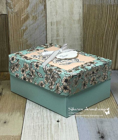 Greeting Card Boxes Diy, Diy Gift Box Ideas How To Make, How To Make Gift Boxes, How To Make A Box, Card Storage Box Diy, Box Making Ideas, Box Making Tutorial, A2 Card Box, Card Box Ideas