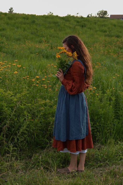 Summer Wildflower Bouquet, Christian Modesty, Summer Wildflowers, Farmer Girl, Spring Floral Arrangements, Natural Wreath, Spring Scents, Container Gardening Flowers, Old Fashion Dresses