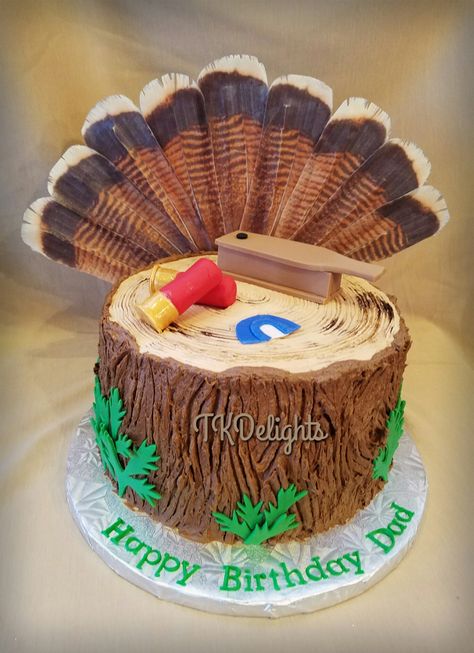 Turkey hunter cake Buttercream colored icing with fondant accents and decorations. Turkey feathers were made with printed wafer paper supposed with skewer sticks Grooms Cake Hunting, Turkey Hunting Decor, Hunting Birthday Cakes, Hunting Cake, Turkey Cake, Hunting Birthday, Skewer Sticks, Coloured Icing, Cake Buttercream