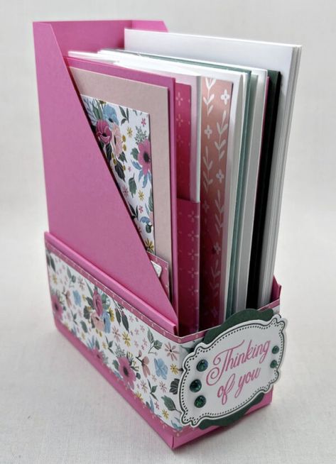 How to Make a File Folder Box for Your Greeting Cards — KarenTitus.com Card Storage Box Diy, Diy File Folder, Greeting Card Holder, Card Design Handmade, Card Box Holder, Greeting Card Box, Craft Card, Card Crafting, Card Crafts