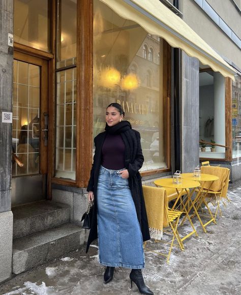 Long Jean Skirt Outfits Winter, Jean Skirt Outfits Winter, Jeans Skirt Outfit Winter, Maxi Jean Skirt Outfits, Long Denim Skirt Outfits, Long Jean Skirt Outfits, Skirt Outfits For Women, Denim Maxi Skirt Outfit, Long Jeans Skirt