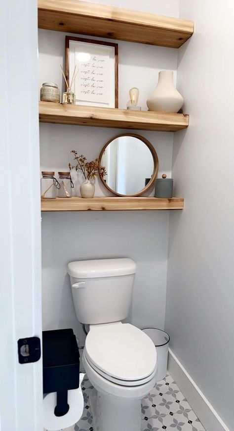 Small Bathroom Ideas Toilet Only, Wc Chic, Tiny Shower Room, Cloakroom Toilet, Shelf Arrangement, Wc Design, Small Toilet Room, Industrial Home Design, Guest Toilet