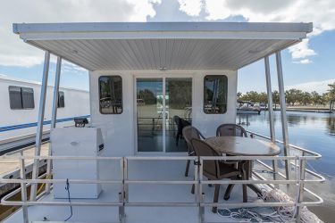 Liveaboard Boats For Sale, Small Houseboats, Trailerable Houseboats, Small Pontoon Boats, Pontoon Houseboat, House Boats For Sale, Liveaboard Boats, Boat House Interior, Houseboat Living