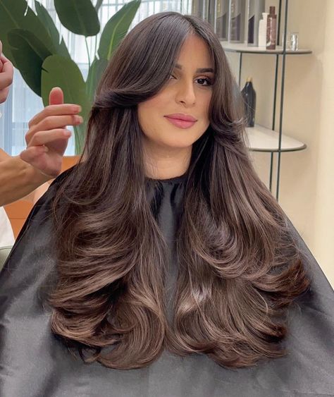 Chocolate Auburn Hair, Layered Haircuts For Long Hair, Layers Long, Haircuts Long, Long Hair Highlights, Rambut Brunette, Haircuts For Long Hair With Layers, Hair Inspiration Long, Layered Haircuts For Medium Hair