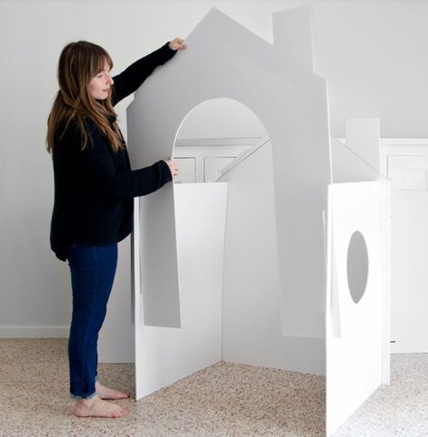 I think this style with the interlocking pieces is perfect for a busy board that converts into a fort/tent! and it would be easy to set up and take down, and sturdy enough. Playhouse Cardboard, Cardboard Houses For Kids, Cardboard Forts, Cardboard Box Houses, Cardboard Play, Carton Diy, Cardboard Castle, Diy Playhouse, Build A Playhouse