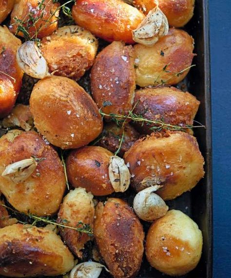 Marcus Wareing’s Ultimate Roast Potatoes Marcus Wareing Recipes, Sunday Roasts, Marcus Wareing, Christmas Side Dish Recipes, Perfect Roast Potatoes, Great British Food, Potato Cakes Recipe, Crispy Roast Potatoes, Perfect Roast