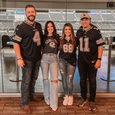 Cowboy Jersey Outfit Woman, Womens Nfl Game Outfit, Cowboys Jersey Outfit Woman, Cowboys Football Game Outfit, Jersey And Jeans Outfit, Cowboys Game Outfits For Women, Cowboys Jersey Outfit, Cowboys Game Outfit, Dallas Cowboys Outfits Woman