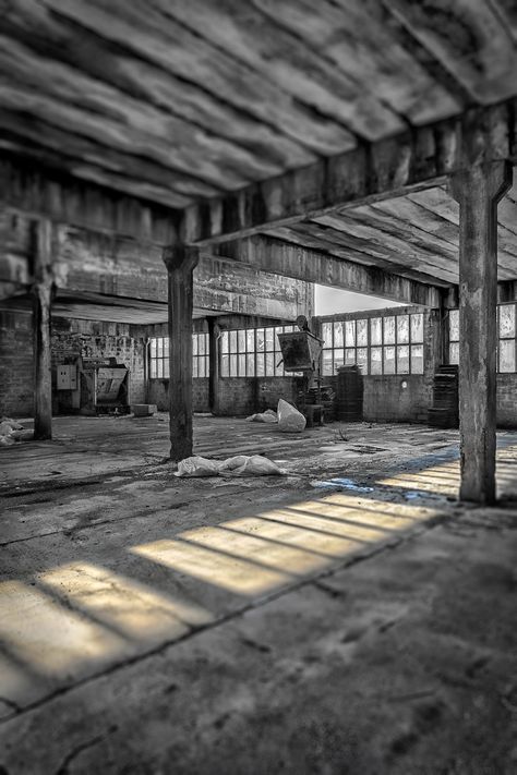 Old Factory Interior, Old Factory Architecture, Factory Background, Old Factory Building, Industrial Bathroom Decor, Factory Interior, Industrial Estate, Industrial Chic Style, Industrial Floor