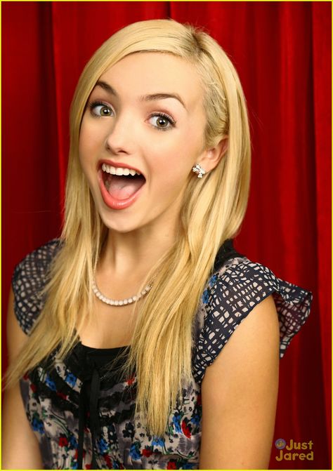 The 18-year old daughter of father (?) and mother(?), 167 cm tall Peyton List in 2017 photo Jessie Characters, Spencer List, Peyton Roi List, Emma Ross, Payton List, Peyton Roi, Skai Jackson, Teen Actresses, Peyton List