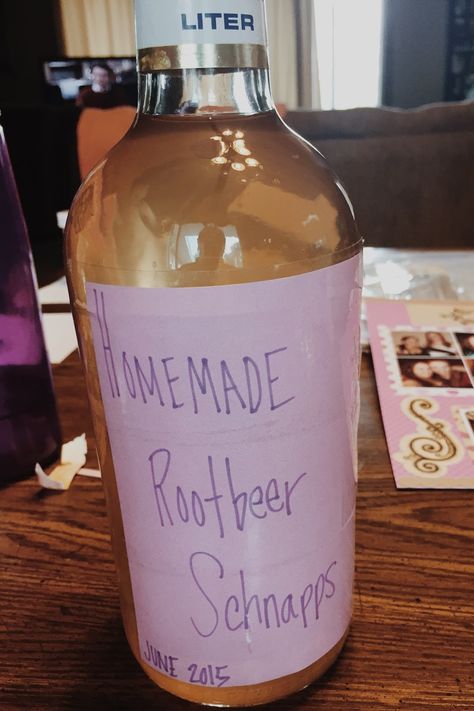 Homemade rootbeer schnapps recipe. Homemade in minutes. Family reunion ideas. Rootbeer Moonshine Recipes, Peach Schnapps Drinks, Homemade Liqueur, Homemade Liqueur Recipes, Family Reunion Ideas, Root Beer Recipe, Cinnamon Schnapps, Liqueur Recipes, Homemade Liquors