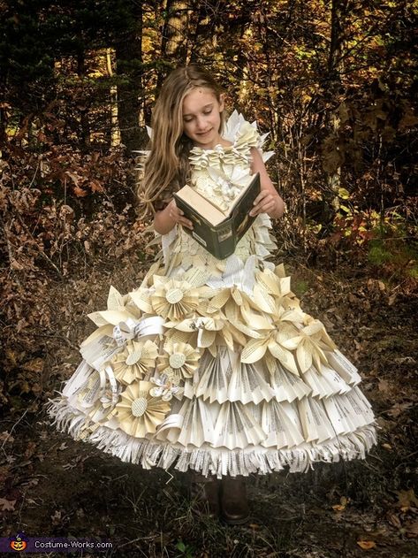 Fairy Costume Easy, Book Fairy Costume, Library Fairy, Recycled Dress Ideas, Fairy Costume Diy, Costume Unique, Newspaper Dress, Book Fairy, Character Dress Up