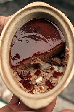 Homemade chicken liver pâté Chicken Liver Pate Recipe, Liver Pate Recipe, Gizzards Recipe, Chicken Liver Recipes, Terrine Recipe, Liver Pate, Sweet Sauces, Xmas Recipes, Pate Recipes