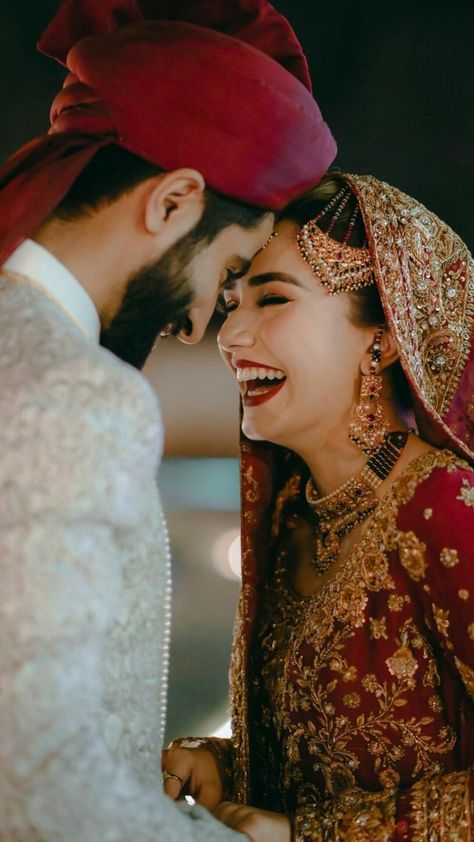 Nikah Couple Poses, Aesthetic Wedding Couple Pictures, Shadi Poses For Couple, Barat Photoshoot Poses, Wedding Photo Shoot Ideas Bride Groom, Nikah Poses For Couple, Cupals Pic, Shadi Couples, Bride Groom Photos Indian