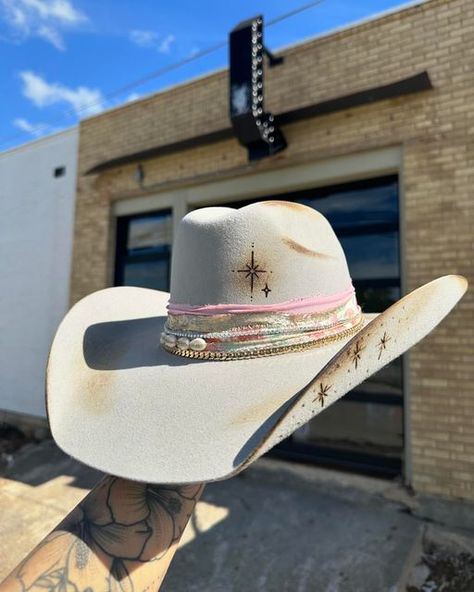 Brick + Brim Hat Co. on Instagram: "Surreal feeling posting a hat in front of our new store front!  We even just installed the original arrow!! We cannot wait for you guys to see!!! Posting grand opening very soon!! 🔜⚡️🤠🩷 #brickandbrim #brickandbrimhatco @boho_and_arrows will have awesome western home decor! 

This hat is perfect for summer time! The Summer Spark✨
Added to the website in bio! 🤠
#hatbar #customhat #festivalhat #cowboyhat #silverbelly" Cowgirl Hats Aesthetic, Decorating Cowgirl Hats, Cowgirl Hat Decorating Ideas, Cowboy Hat Aesthetic, Marketing Activations, Custom Cowboy Hats, Explore Aesthetic, Hat Bar, Country Hats