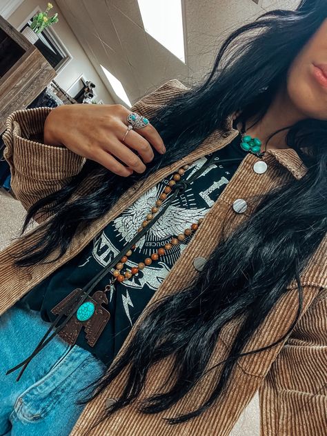 Work Appropriate Western Outfit, Punchy Outfits Date Night, Western Tshirt Outfits Casual, Sweatshirt Western Outfit, Buckle Style Outfit, South Western Outfits, Pro Rodeo Outfits, Western Outfits With Hoodies, Western Turquoise Outfit