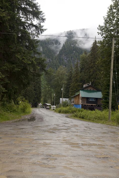 Canada Small Town, Small Town Alaska, Hyder Alaska, Pnw Vibes, Alaska Life, Alaska Road Trip, Small Town Life, White Clothes, Friendly Ghost