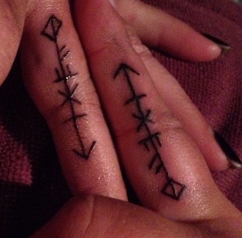 CafeMom.com : Rune on Fingers : 50 Mother-Daughter Tattoos That Celebrate an Unbreakable Bond -- Mom definitely approved of her daughter's first tattoo. The two got matching symbolic runes on their fingers. It is a magical, private way to celebrate that special bond. Mother Daughter Symbol, Valkyrie Tattoo, Tiny Heart Tattoos, Sigil Tattoo, Rune Tattoo, Strength Tattoo, Mother Tattoos, Sweet Tattoos, Incredible Tattoos