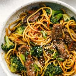 Beef And Broccoli Lo Mein, Garlic Beef And Broccoli, Beef Yakisoba, Broccoli Lo Mein, Beef Lo Mein Recipe, Steak And Broccoli, Garlic Beef, Lo Mein Recipes, Beef And Broccoli