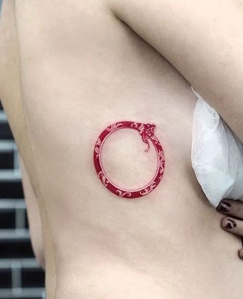 48 Stunning Ouroboros Tattoos with Meaning - Our Mindful Life Oroboros Tattoo Skeleton, American Traditional Ouroboros Tattoo, Simple Ouroboros Tattoo, Ouroboros Tattoo Wrist, Bird Circle Tattoo, Oroborus Tattoo Design Minimal, Ouroboros Snake Tattoo, Oroboros Tattoo Design, Ourobos Tattoo