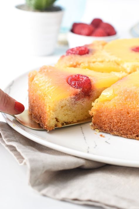 Moist Pineapple Cake, Keto Friendly Fruit, Healthy Baking Recipes, Treats Recipes, Keto Cake, Recipes Cake, Healthy Sweet Treats, Low Carb Baking, Pineapple Upside