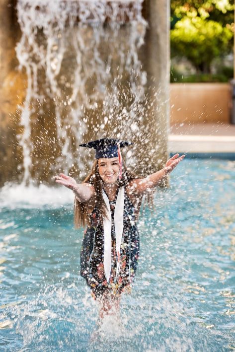 UTSA-Graduation-Pictures-UTSA Senior Pictures at the UTSA Fountain Fountain Graduation Pictures, Utsa Graduation Pictures, Beach Graduation Pictures, Graduate Photos, College Grad Pictures, High School Graduation Pictures, Grad Poses, Cap And Gown Photos, College Graduation Photoshoot