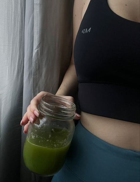 green juice, journal, that girl, clean girl, wellness, pilates, green juice girl, that girl aesthetic, it girl, yoga mom Green Juice Girl, Romanticing Life, Yoga Mom, Green Juice, Clean Girl, It Girl, Life Goals, Pilates, Juice