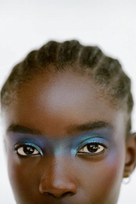 Minimal Fashion Photography, Dark Skin Models, Dream Relationship, Black Eyeshadow, Unique Makeup, Dark Skin Beauty, Iridescent Blue, Creative Makeup Looks, Beauty Shoot