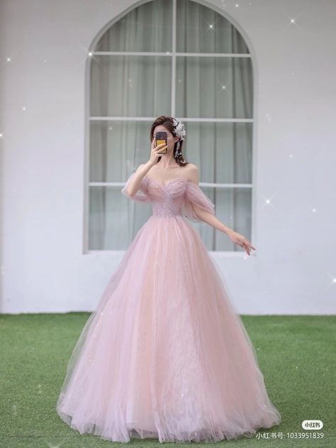 Tina Bridal婚纱礼服 Debut Gowns, Princess Dress Fairytale, Lilac Prom Dresses, Debut Dresses, Indian Wedding Gowns, Prom Dresses Long Pink, Princess Prom Dresses, Vestidos Color Rosa, Girls Dress Outfits