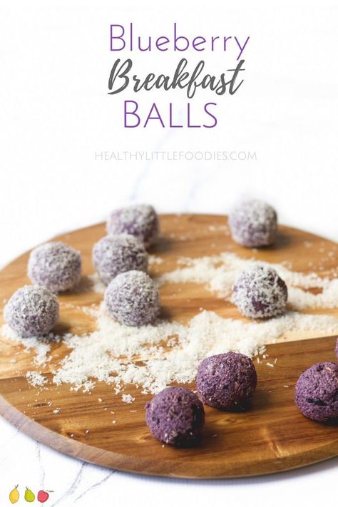 Blueberry breakfast balls. Blueberry, oats, peanut butter and oats blazed and rolled into balls. A healthy breakfast perfect for kids and babies. Blueberry Oats, Breakfast Balls, Oats Peanut Butter, Oat Breakfast, Breakfast Oats, Healthy Breakfast For Kids, Blueberry Oat, Coconut Balls, Desiccated Coconut